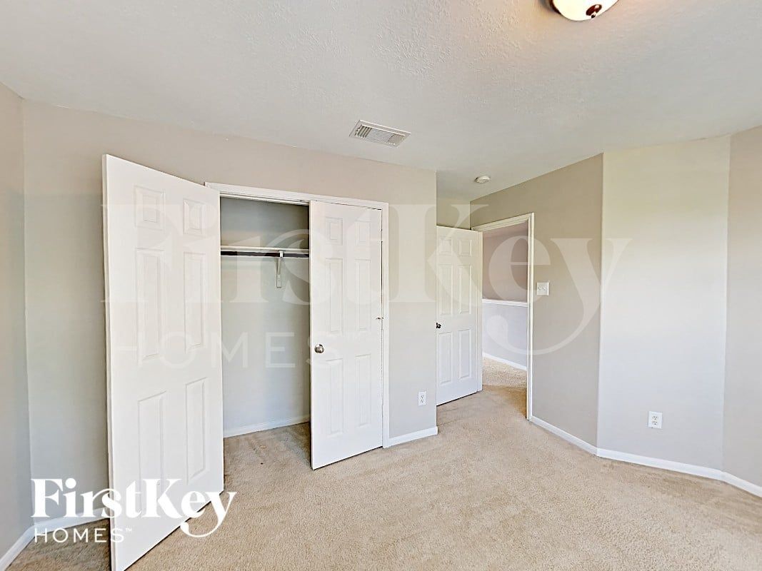 Building Photo - 15207 Green Whisper Dr