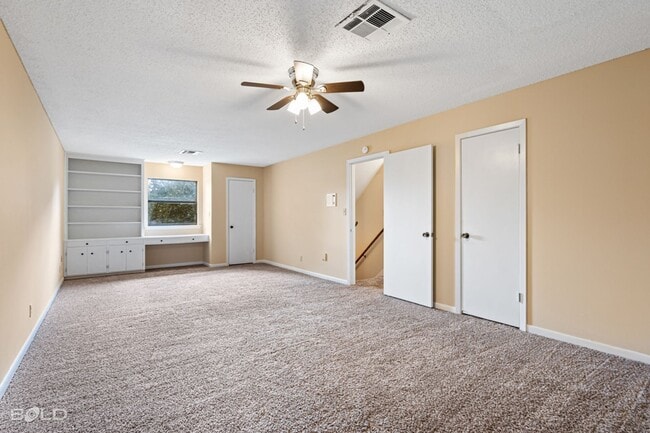 Building Photo - 1502 Suburbia Dr