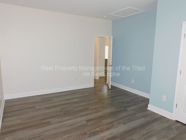 Building Photo - 3773 Hinshaw Country Rd
