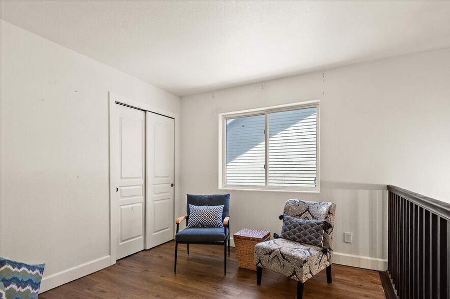 Building Photo - 2475 Saint Paul Dr