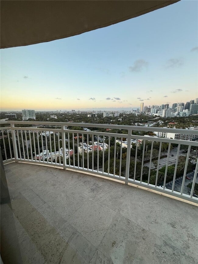 Building Photo - 2475 Brickell Ave