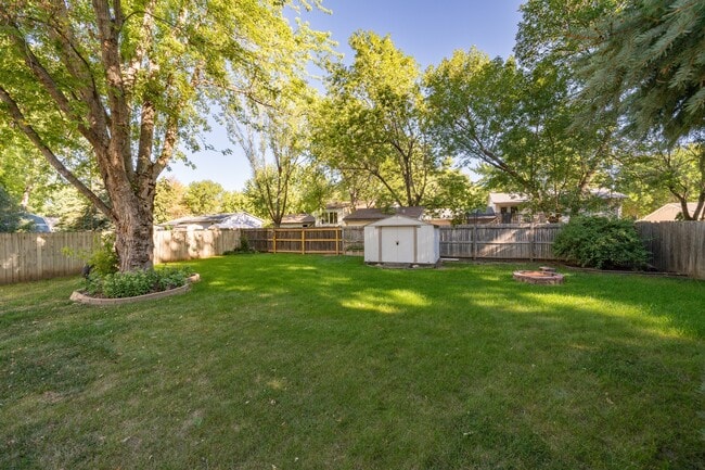 Building Photo - 6700 W 51st St