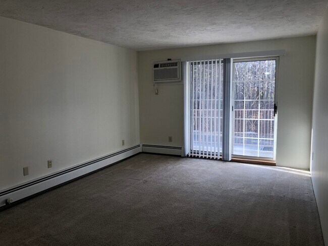 Building Photo - 385 Huse Rd