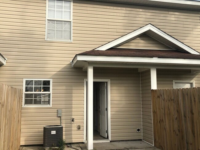 Building Photo - 1803 Hickory Ave