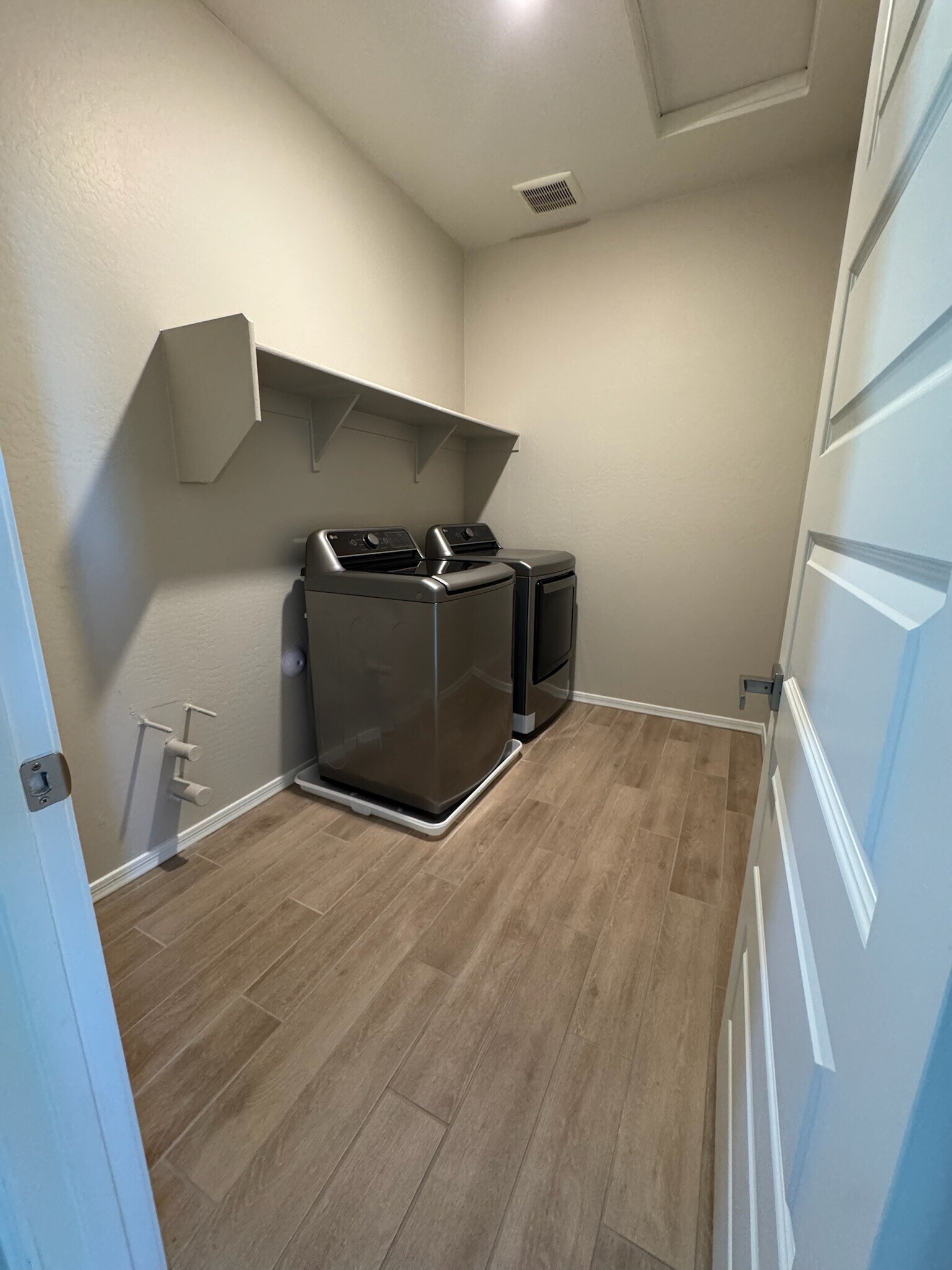 Building Photo - 277 E Azalea Dr