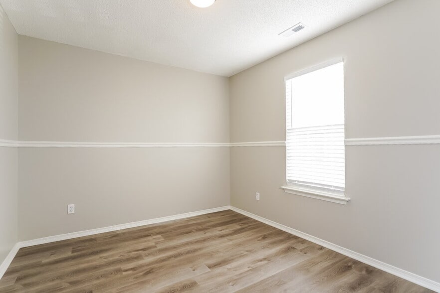 Building Photo - 6333 Saybrooke Dr