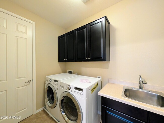 Building Photo - 923 S Osborn Ln