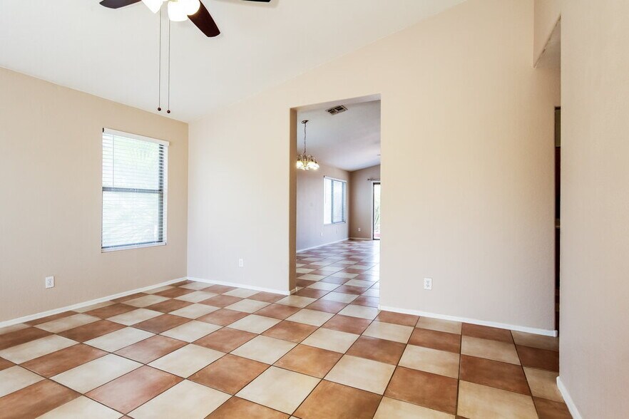 Building Photo - 8621 W Mission Ln