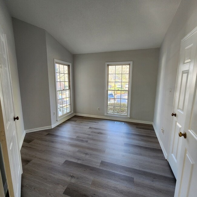 Building Photo - 5712 Finsbury Ct