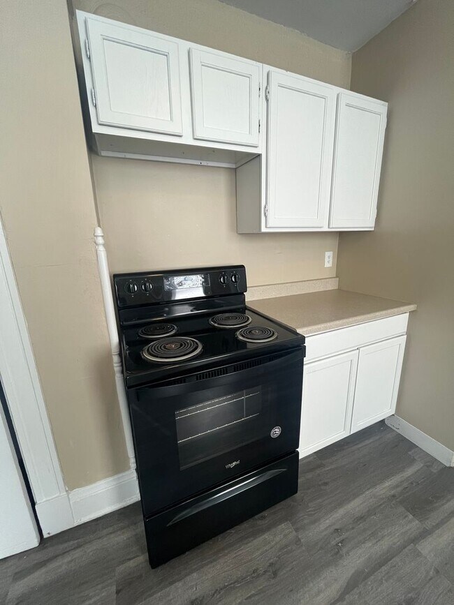 Building Photo - 235 Emming St