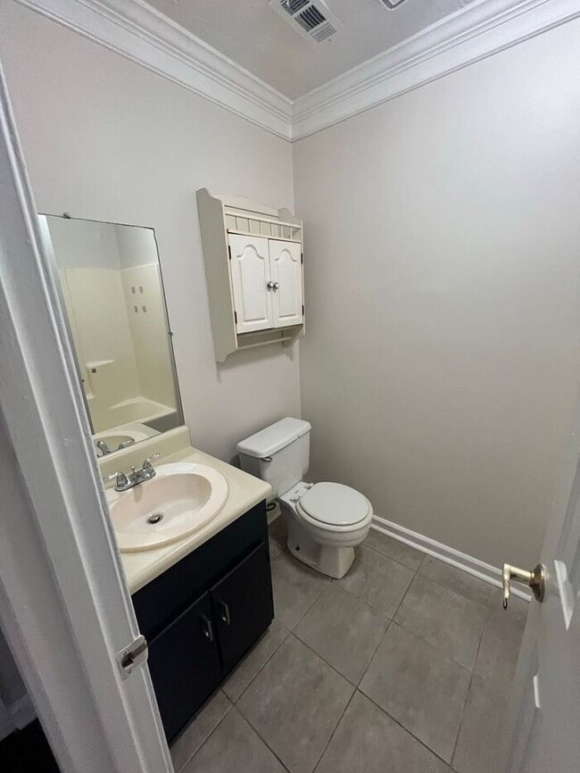 Building Photo - Beautiful 2 bedroom 2 bathroom ranch duplex Now Ready!