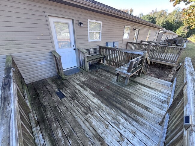 Building Photo - 10 Marie Ln