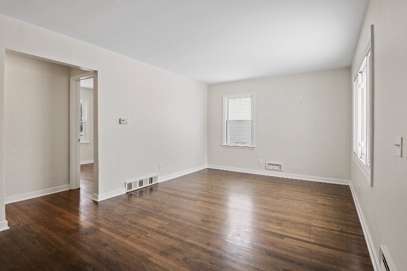 Building Photo - 137 Legion Cir