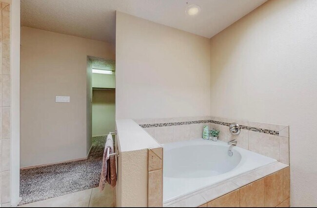 Building Photo - 2411 Tramway Terrace Ct NE