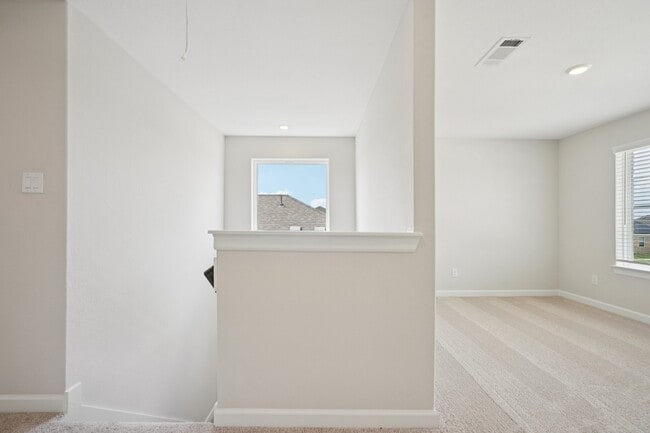 Building Photo - 1006 Whispering Winds Dr