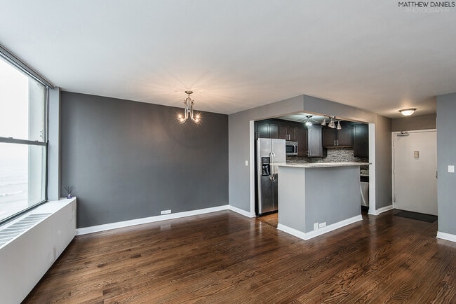 Building Photo - 5757 N Sheridan Rd