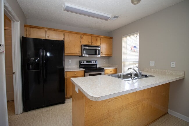 Building Photo - Spacious 3BR/2BA Home Near Fort Jackson & VA Hospital *Military Discount Offered!