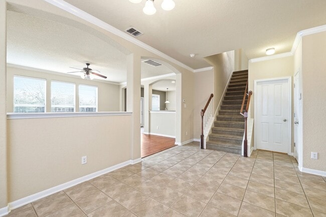 Building Photo - ***APPLICATION CURRENTLY UNDER REVIEW***Spacious Cul-de-sac home located close to Seaworld, Lackl...