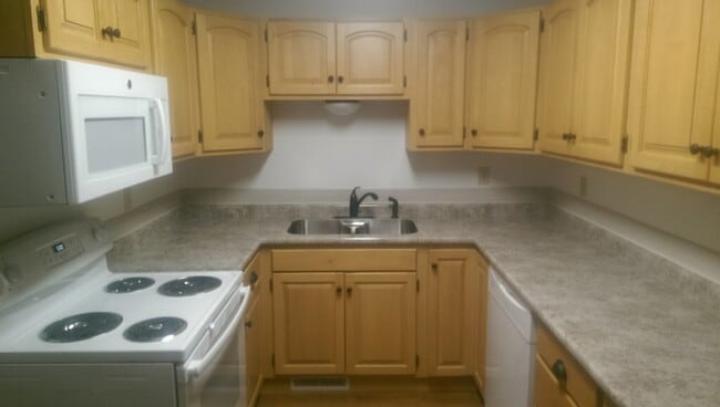 Kitchen - 1305 Mink Rd