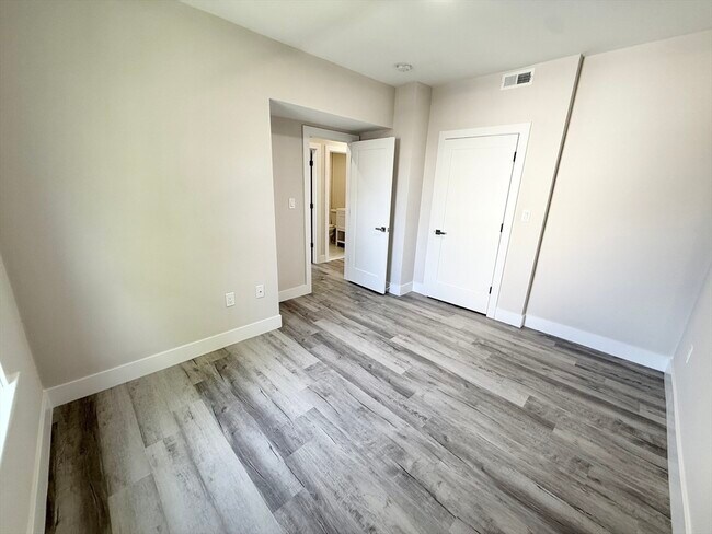Building Photo - 10 Cawfield St