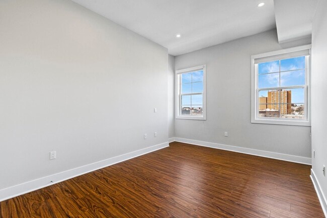 Building Photo - 6200 Hudson Ave