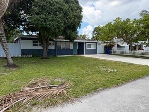 Building Photo - 2802 SW 67th Ln