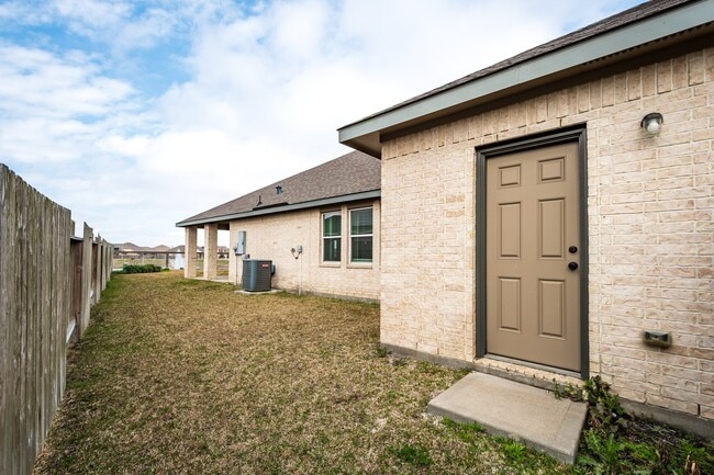 Building Photo - 14231 Angelina Dr