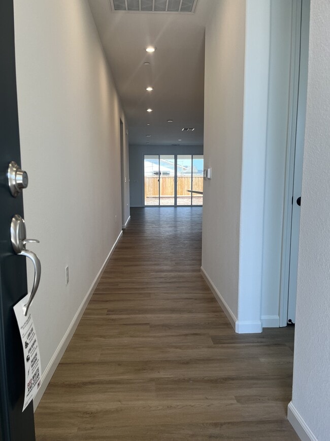 Building Photo - 1083 Camomile Dr