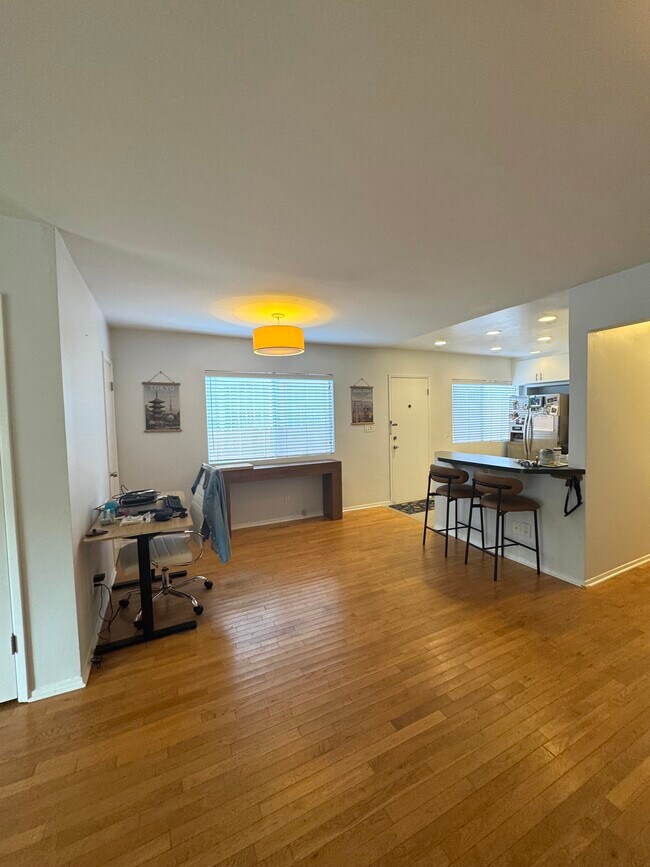 dining area/ office area - 33 Paloma Ave