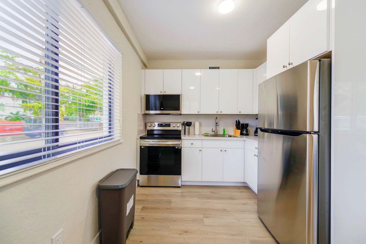 Building Photo - 700 SW 11th Ave