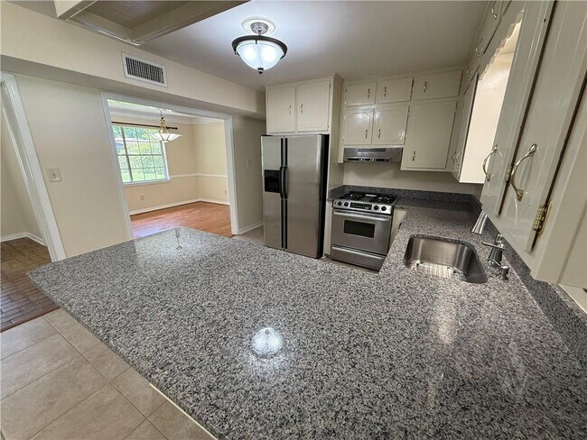 Building Photo - 3512 Shadowwood Ct