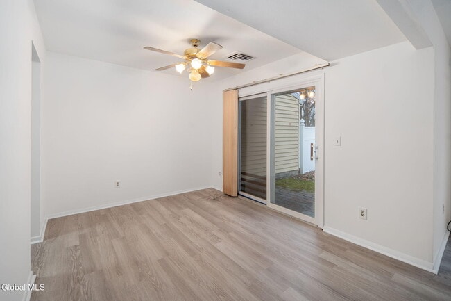 Building Photo - 4 Sugarbush Rd