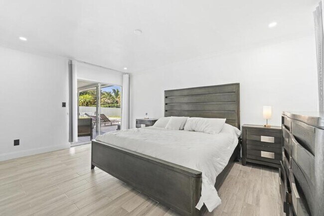Building Photo - 245 Sandpiper Ave