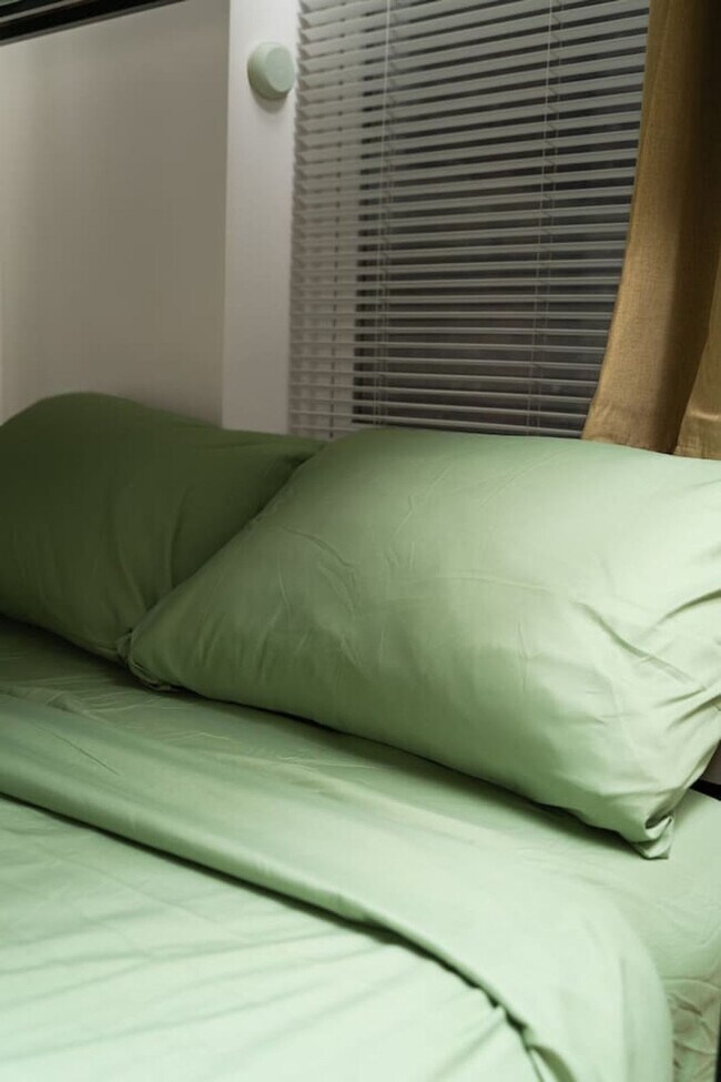 Building Photo - 2724 W Division St