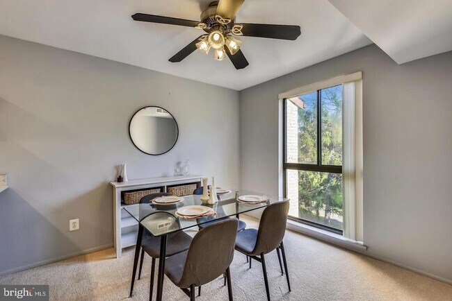 Building Photo - 2044 Royal Fern Ct
