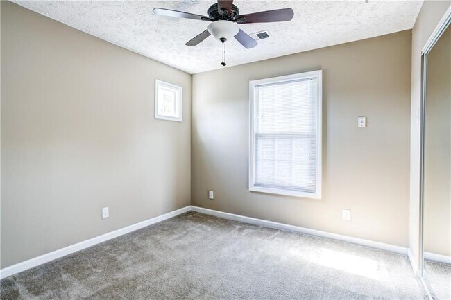 Building Photo - 709 Bedford Ct