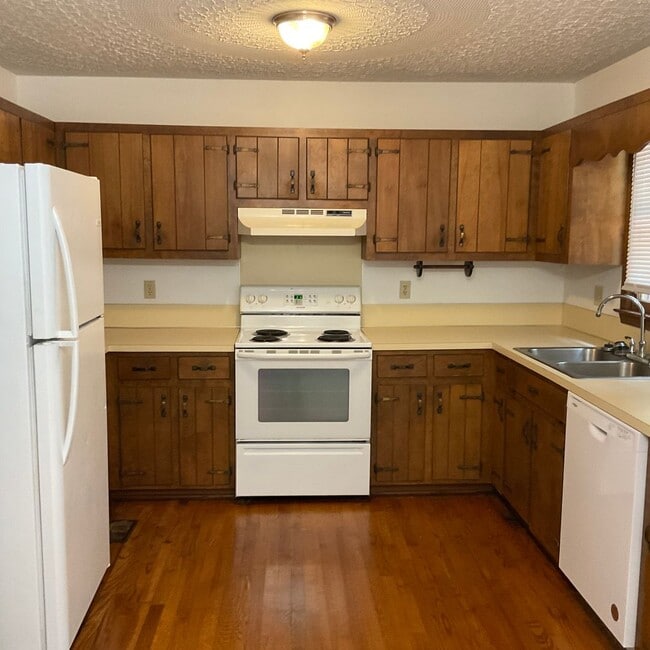 Building Photo - 3892 English Oak Dr