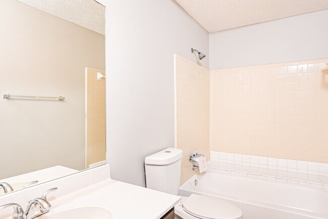 Building Photo - 2468 Mistletoe Ln SW