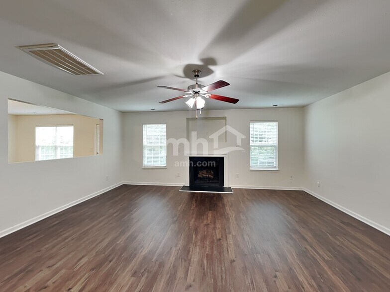 Building Photo - 5001 Autumn Oak Dr