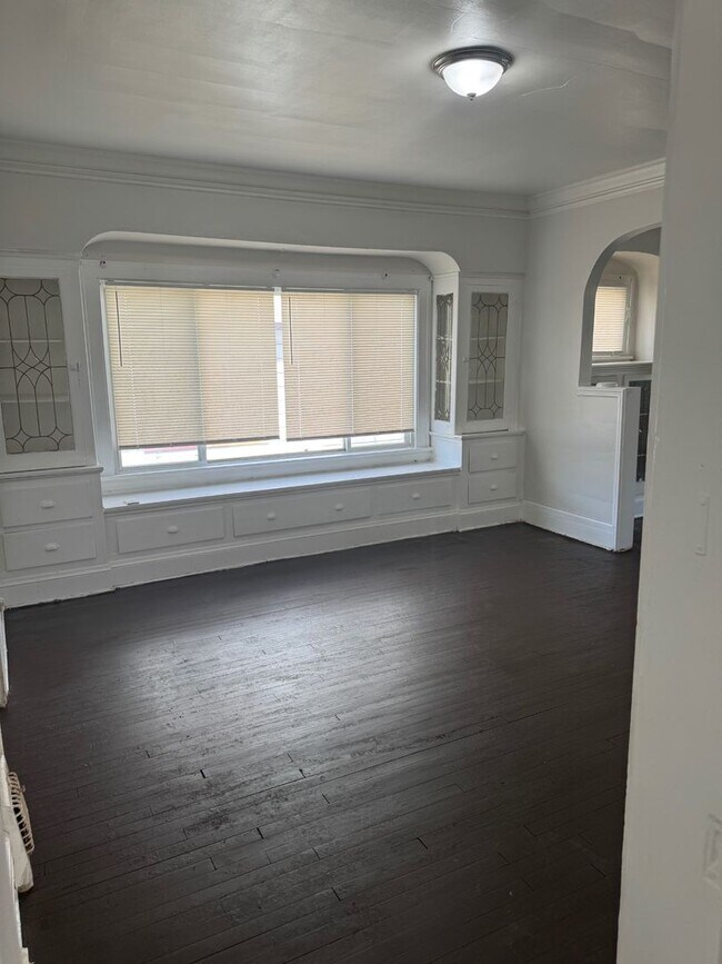 Building Photo - 3526 E 151st St
