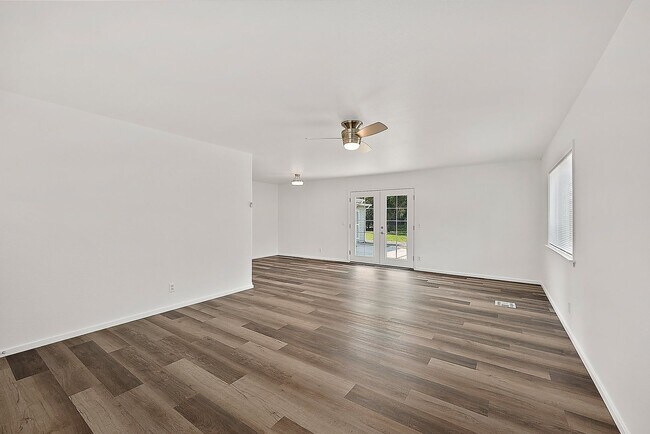 Building Photo - Updated 3-Bedroom Port Orchard Rambler with Covered Porch