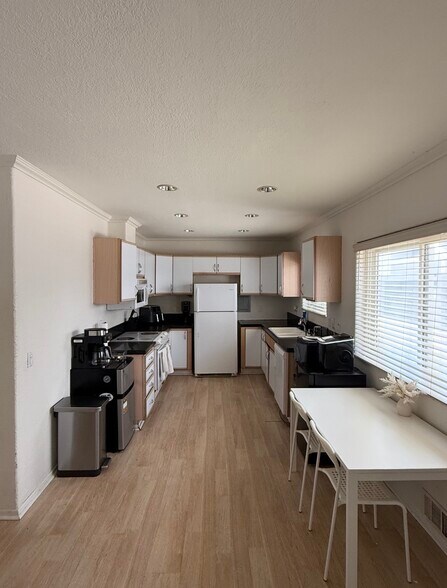 Building Photo - 3747 Strandway