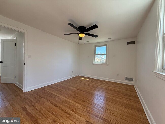 Building Photo - 6134 Marglenn Ave