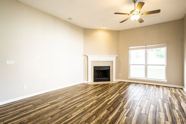 Building Photo - 906 Thoroughbred Dr