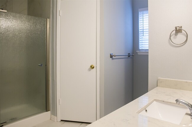 Building Photo - 12051 Creekhurst Dr