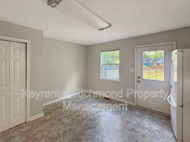 Building Photo - 6400 Kensington Ave