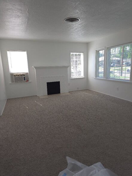 Building Photo - 925 W Mirada Rd