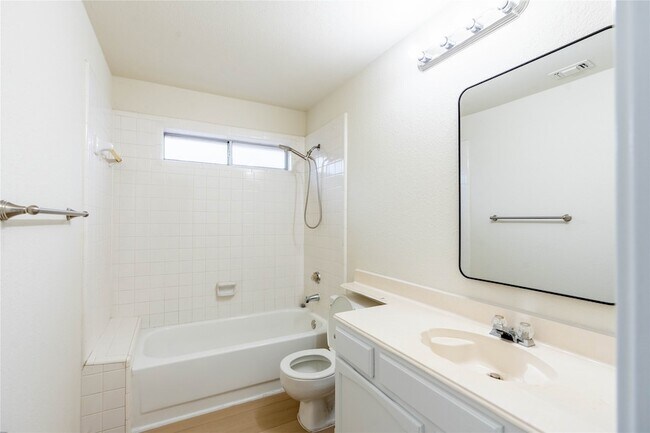 Building Photo - 1417 Quail Crest Dr