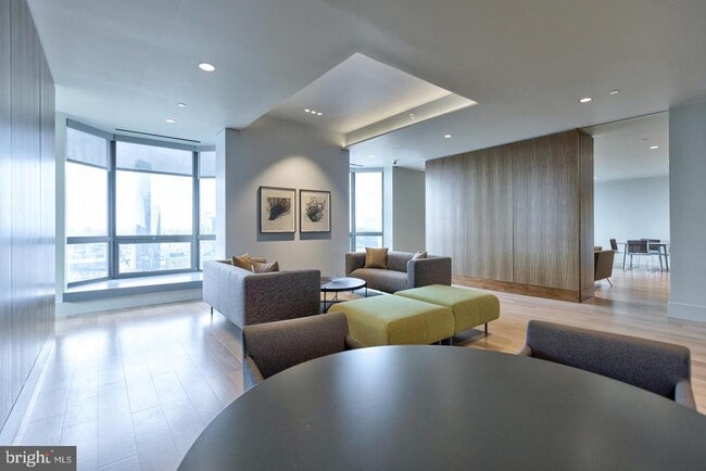 Building Photo - 2020 Walnut St