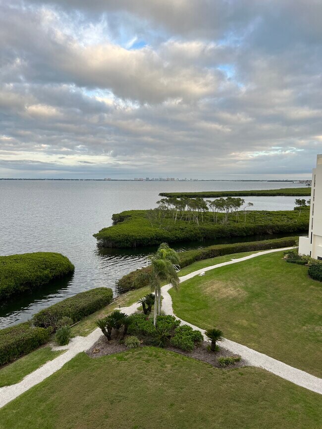 Building Photo - 2020 Harbourside Dr